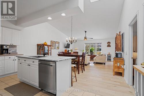 17 - 1337 Commissioners Road W, London South (South B), ON - Indoor Photo Showing Kitchen