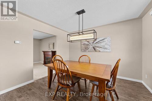 111 Roundhill Court, London South (South T), ON - Indoor Photo Showing Dining Room