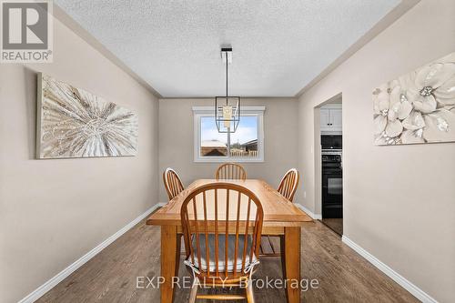 111 Roundhill Court, London South (South T), ON - Indoor Photo Showing Dining Room