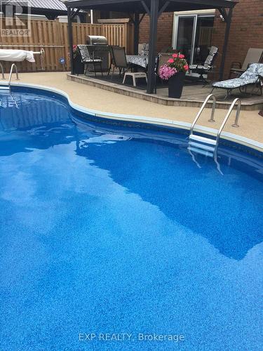111 Roundhill Court, London South (South T), ON - Outdoor With In Ground Pool With Backyard