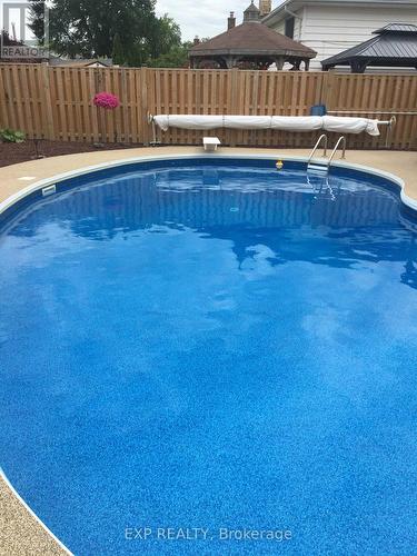 111 Roundhill Court, London South (South T), ON - Outdoor With In Ground Pool With Backyard