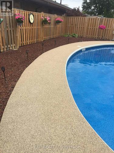 111 Roundhill Court, London South (South T), ON - Outdoor