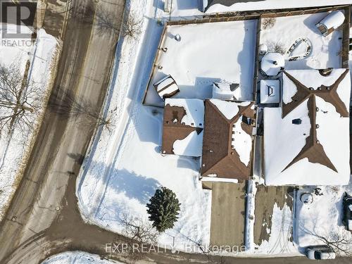 111 Roundhill Court, London South (South T), ON - Outdoor