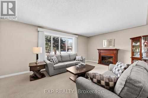 111 Roundhill Court, London South (South T), ON - Indoor Photo Showing Living Room With Fireplace