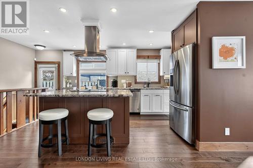 154 Bonaventure Drive, London East (East I), ON - Indoor Photo Showing Kitchen With Stainless Steel Kitchen With Upgraded Kitchen