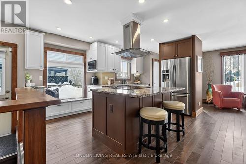 154 Bonaventure Drive, London East (East I), ON - Indoor Photo Showing Kitchen With Upgraded Kitchen