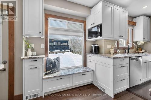 154 Bonaventure Drive, London East (East I), ON - Indoor Photo Showing Kitchen With Upgraded Kitchen