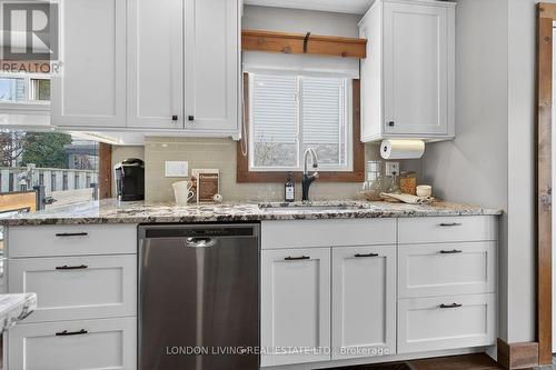 154 Bonaventure Drive, London East (East I), ON - Indoor Photo Showing Kitchen With Upgraded Kitchen