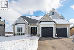 3613 Queen STREET  Plympton-Wyoming, ON N0N 1E0