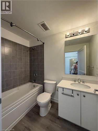 247 Northfield Drive E Unit# 406, Waterloo, ON - Indoor Photo Showing Bathroom