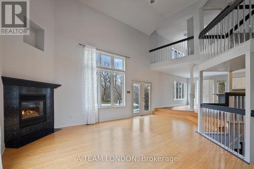 15 Bayside Court, London East (East D), ON - Indoor With Fireplace