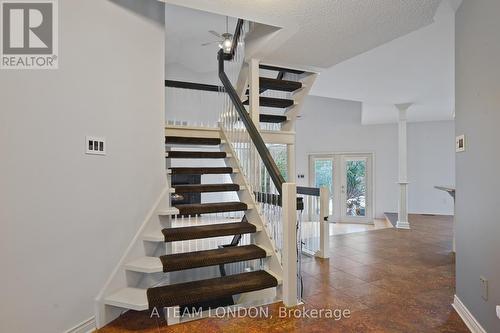 15 Bayside Court, London East (East D), ON - Indoor Photo Showing Other Room