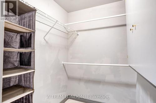 15 Bayside Court, London East (East D), ON - Indoor With Storage