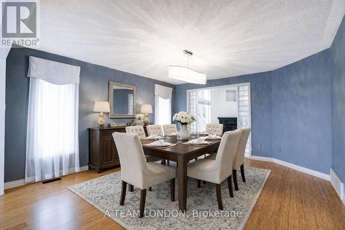 15 Bayside Court, London East (East D), ON - Indoor Photo Showing Dining Room