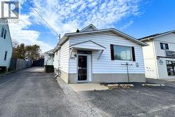 483 EAST STREET North  Sarnia, ON N7T 6Y7