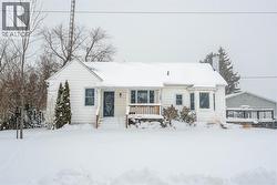 583 ONTARIO STREET Plympton-Wyoming, ON N0N 1T0