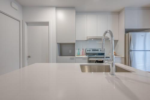 Kitchen - 202-650 Rue Du Ruisseau, Mont-Tremblant, QC - Indoor Photo Showing Kitchen With Upgraded Kitchen