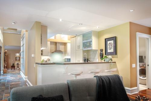 Salle familiale - 19 Rue Raffles, Hudson, QC - Indoor Photo Showing Other Room