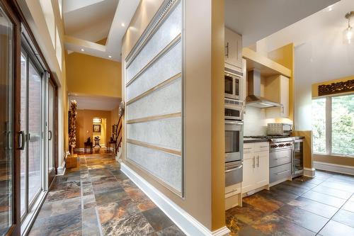 Hall d'entrée/Vestibule - 19 Rue Raffles, Hudson, QC - Indoor Photo Showing Other Room