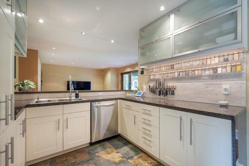 Cuisine - 19 Rue Raffles, Hudson, QC - Indoor Photo Showing Kitchen With Double Sink With Upgraded Kitchen