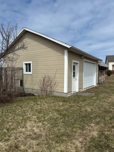 Garage - 15 Rue Garneau, Saint-Pacôme, QC - Outdoor With Exterior