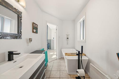 Salle de bains - 525 10E Rang E., Saint-Nazaire-D'Acton, QC - Indoor Photo Showing Bathroom