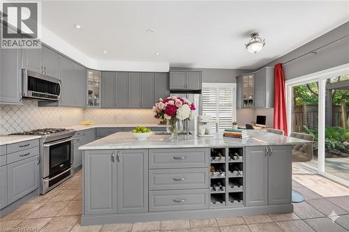 4 Moonstone Court, Hamilton, ON - Indoor Photo Showing Kitchen With Upgraded Kitchen