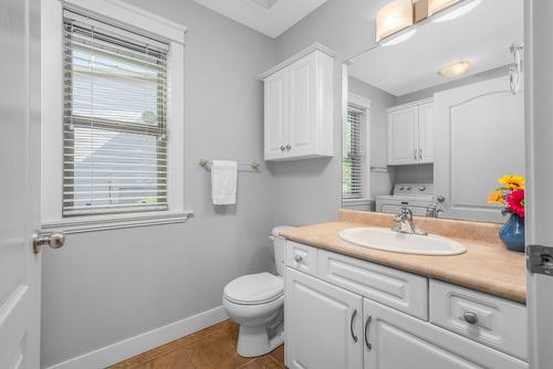 2-2100 Boucherie Road, West Kelowna, BC - Indoor Photo Showing Bathroom