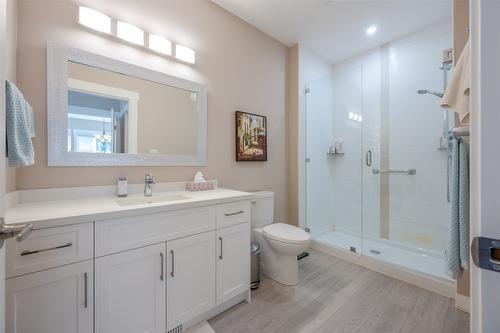 389 10Th Avenue, Keremeos, BC - Indoor Photo Showing Bathroom