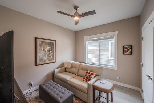 389 10Th Avenue, Keremeos, BC - Indoor Photo Showing Living Room