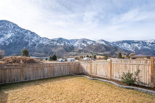 389 10Th Avenue, Keremeos, BC - Outdoor