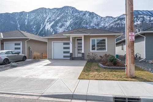 389 10Th Avenue, Keremeos, BC - Outdoor