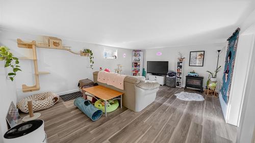 511 3Rd Street, Cranbrook, BC - Indoor Photo Showing Living Room With Fireplace