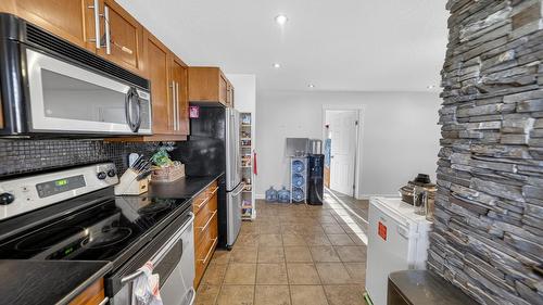 511 3Rd Street, Cranbrook, BC - Indoor Photo Showing Kitchen