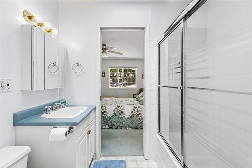 1548 Teetzel Road, Creston, BC - Indoor Photo Showing Bathroom