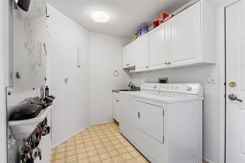 1548 Teetzel Road, Creston, BC - Indoor Photo Showing Laundry Room