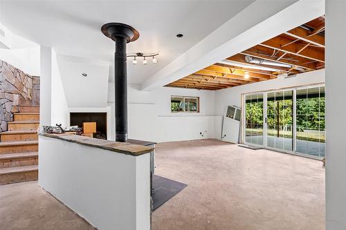 1548 Teetzel Road, Creston, BC - Indoor Photo Showing Other Room