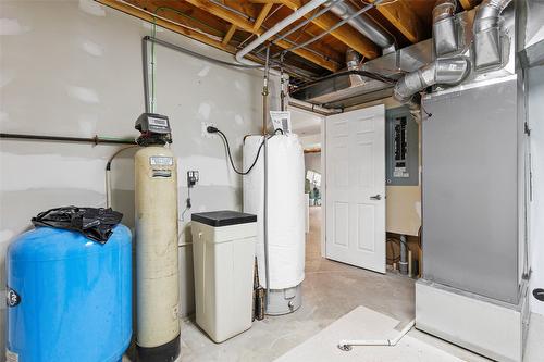 1548 Teetzel Road, Creston, BC - Indoor Photo Showing Basement