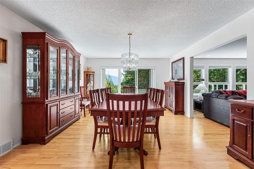 1548 Teetzel Road, Creston, BC - Indoor Photo Showing Dining Room
