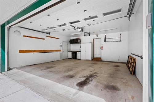 1548 Teetzel Road, Creston, BC - Indoor Photo Showing Garage