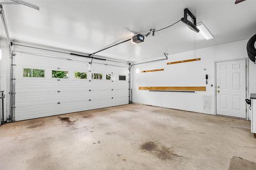 1548 Teetzel Road, Creston, BC - Indoor Photo Showing Garage