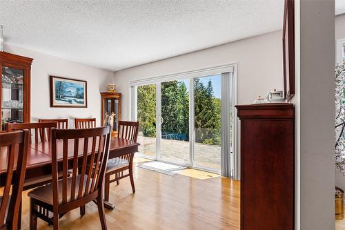1548 Teetzel Road, Creston, BC - Indoor Photo Showing Dining Room