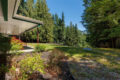 1548 Teetzel Road, Creston, BC - Outdoor