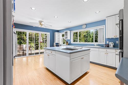 1548 Teetzel Road, Creston, BC - Indoor Photo Showing Kitchen