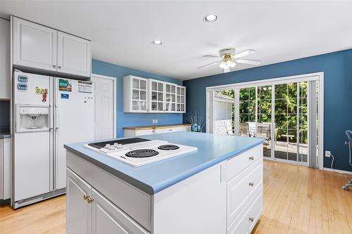 1548 Teetzel Road, Creston, BC - Indoor Photo Showing Kitchen