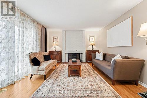 41 Pattermead Crescent, Ottawa, ON - Indoor Photo Showing Living Room