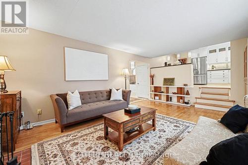 41 Pattermead Crescent, Ottawa, ON - Indoor Photo Showing Living Room