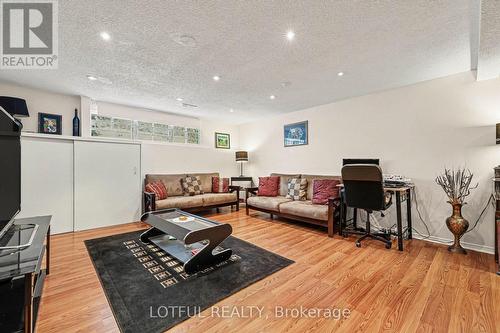 41 Pattermead Crescent, Ottawa, ON - Indoor Photo Showing Living Room