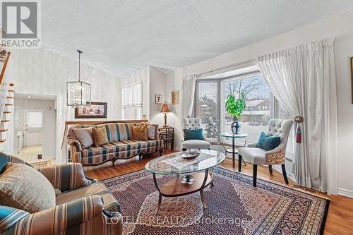 41 Pattermead Crescent, Ottawa, ON - Indoor Photo Showing Living Room