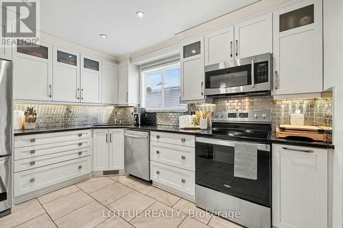 41 Pattermead Crescent, Ottawa, ON - Indoor Photo Showing Kitchen With Upgraded Kitchen